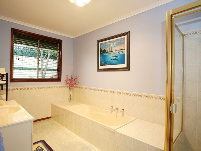 24 Breyleigh Drive, Pakenham VIC 3810