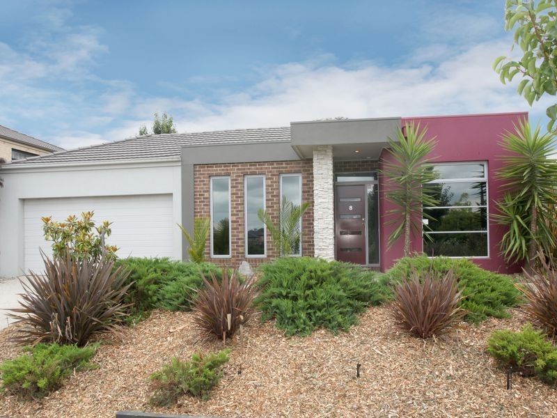 8 Fallingwater Drive, Pakenham VIC 3810