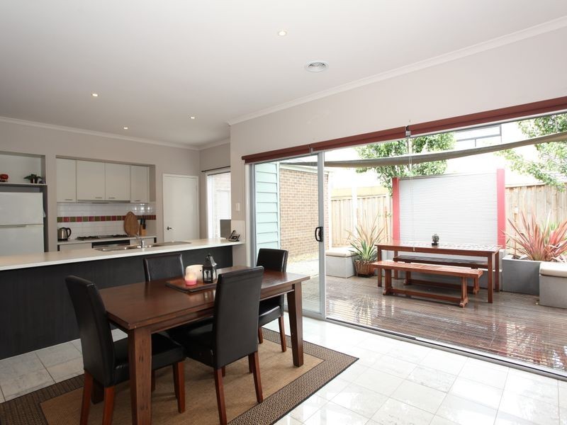 8 Fallingwater Drive, Pakenham VIC 3810