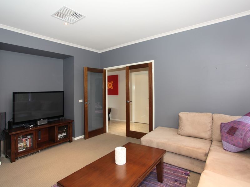 8 Fallingwater Drive, Pakenham VIC 3810