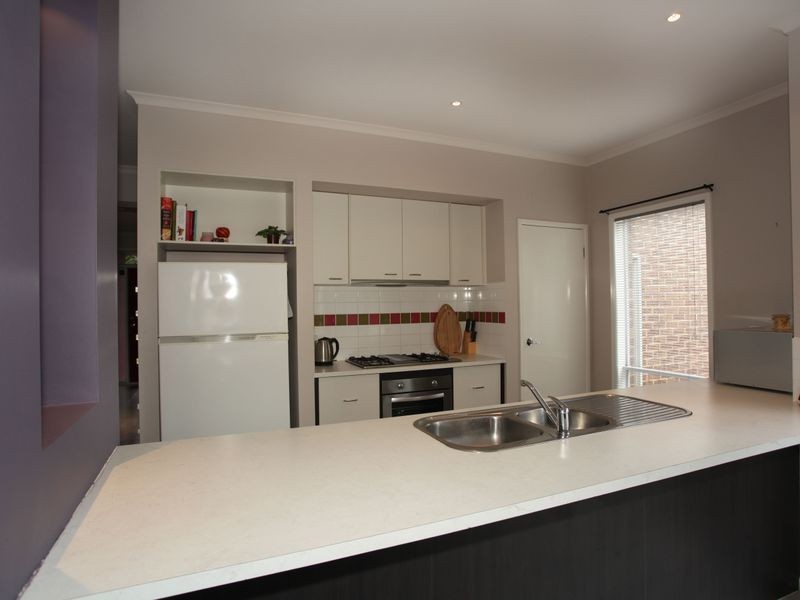 8 Fallingwater Drive, Pakenham VIC 3810