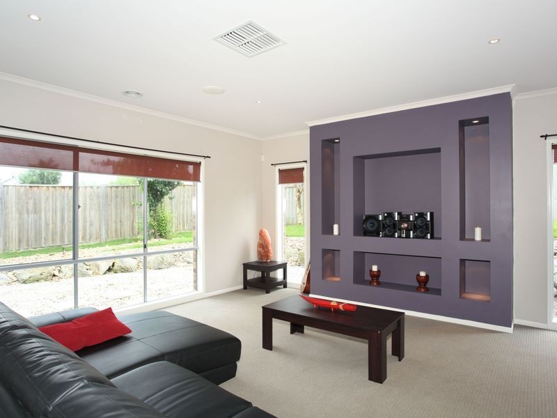 8 Fallingwater Drive, Pakenham VIC 3810