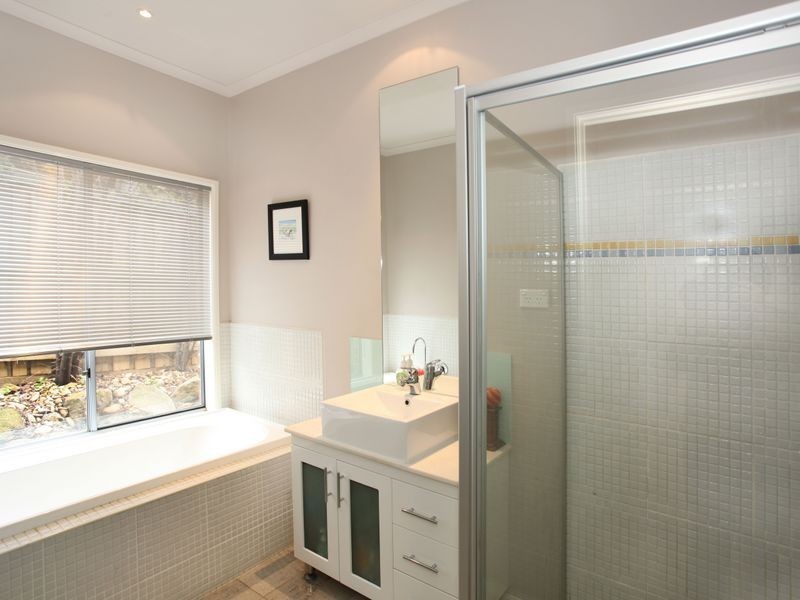 8 Fallingwater Drive, Pakenham VIC 3810