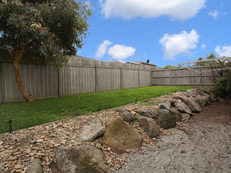 8 Fallingwater Drive, Pakenham VIC 3810