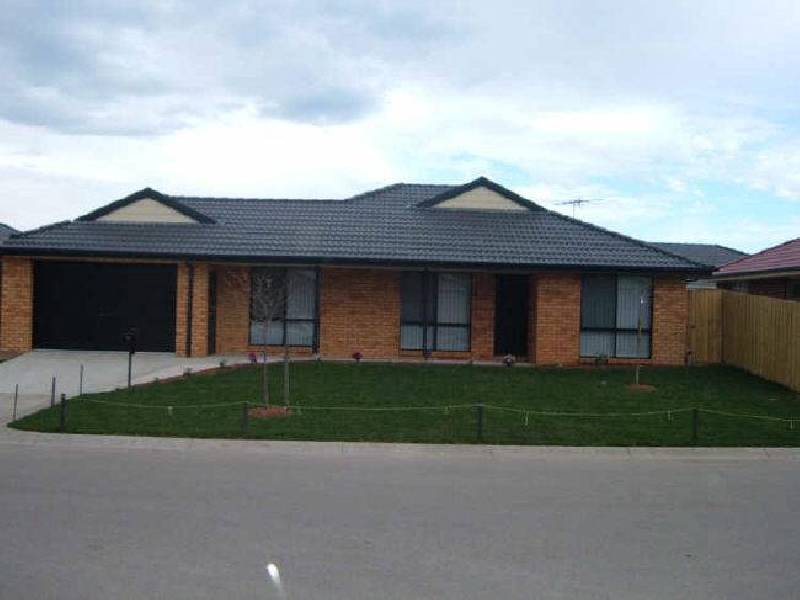 24 Freeman Drive, Pakenham VIC 3810