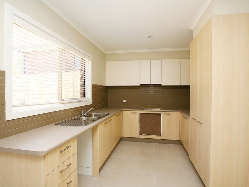 2/4-6 May Court, Garfield VIC 3814