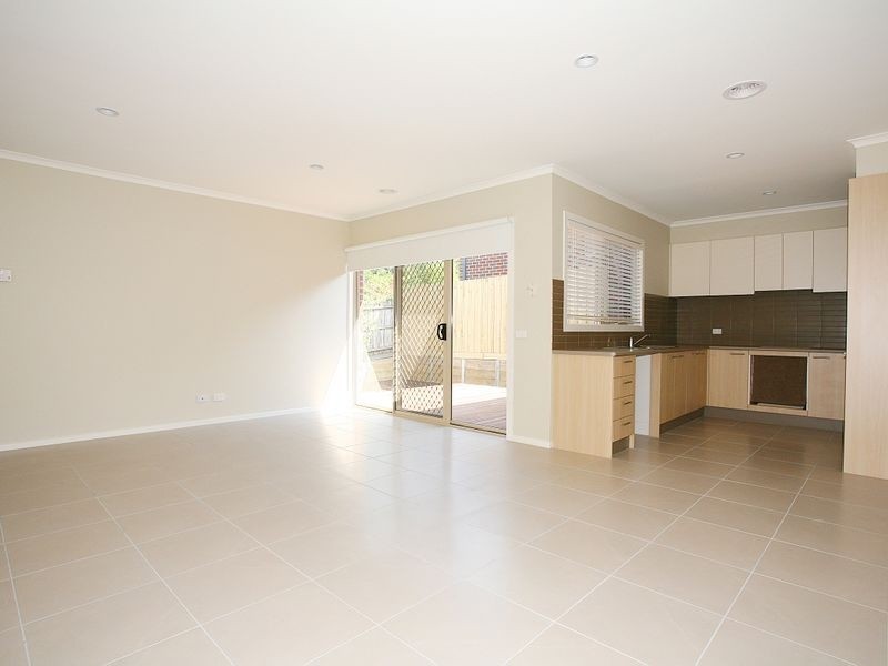 2/4-6 May Court, Garfield VIC 3814