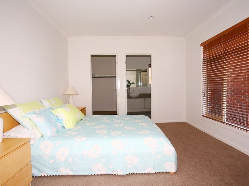 3/4-6 May Court, Garfield VIC 3814
