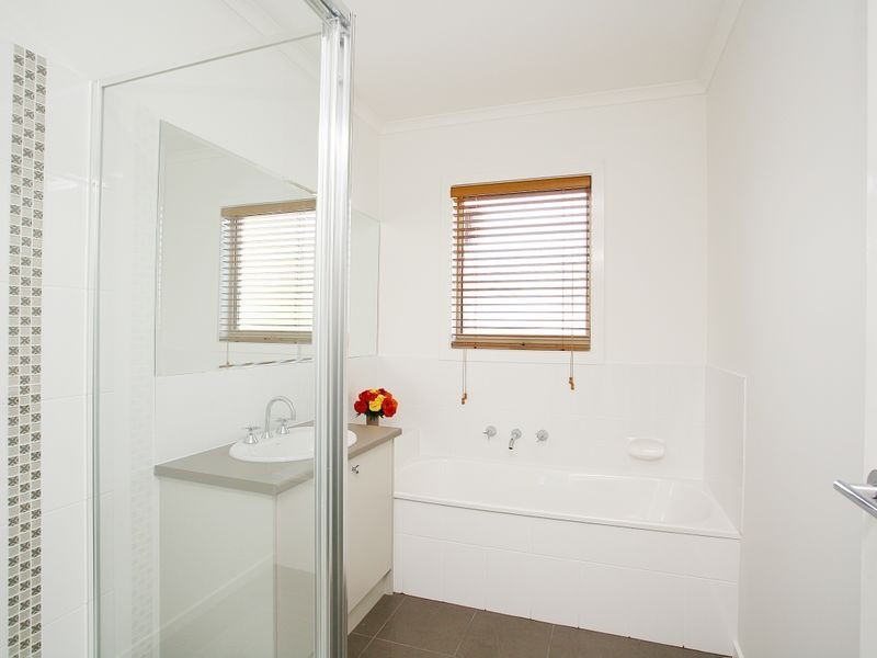 3/4-6 May Court, Garfield VIC 3814