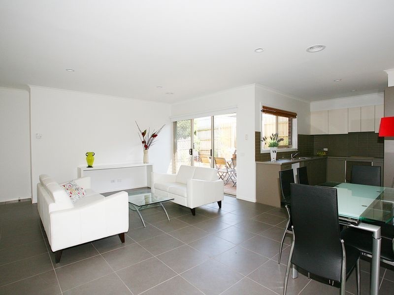 3/4-6 May Court, Garfield VIC 3814