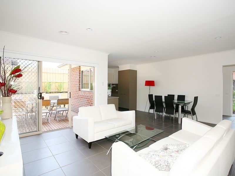 3/4-6 May Court, Garfield VIC 3814