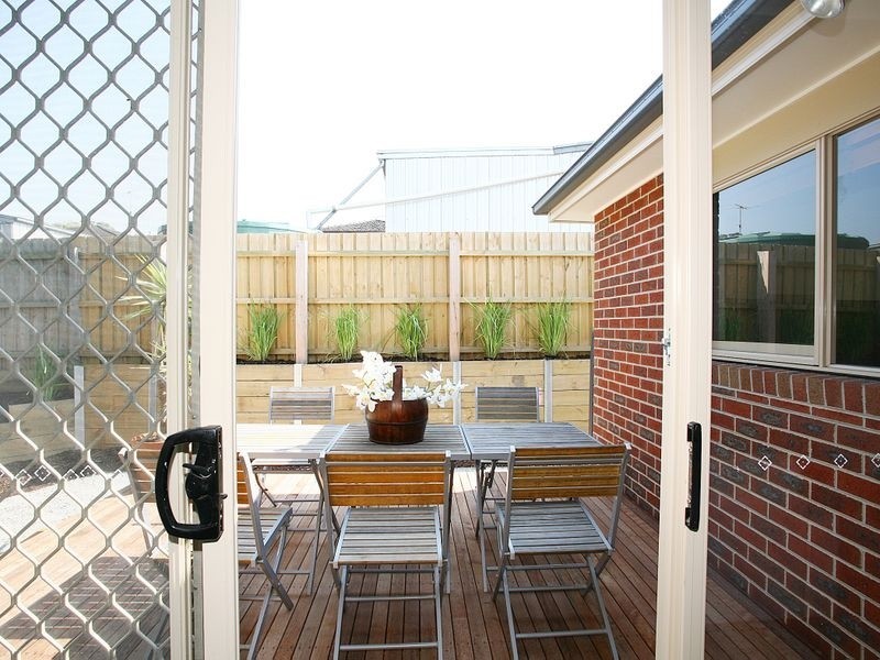 3/4-6 May Court, Garfield VIC 3814