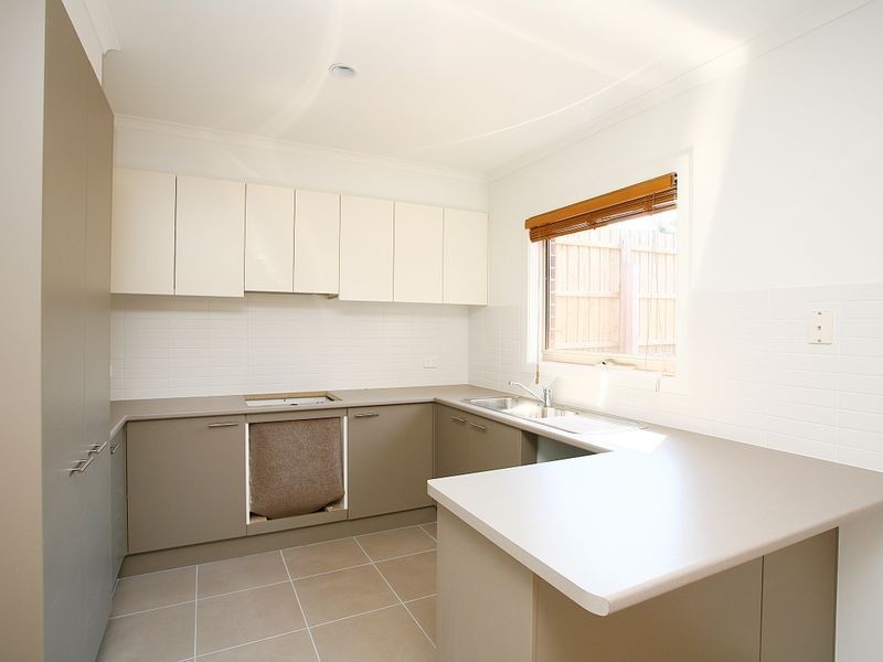4/4-6 May Court, Garfield VIC 3814