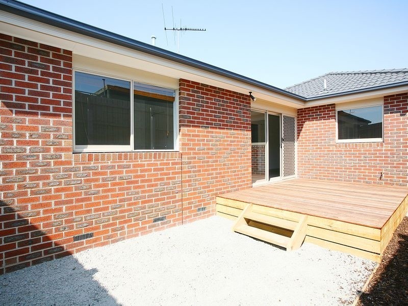 4/4-6 May Court, Garfield VIC 3814