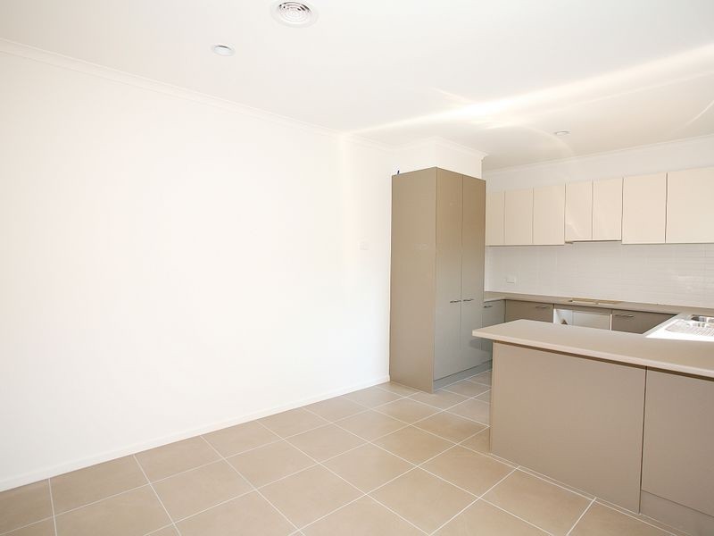 4/4-6 May Court, Garfield VIC 3814