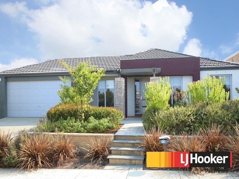 16 Fallingwater Drive, Pakenham VIC 3810