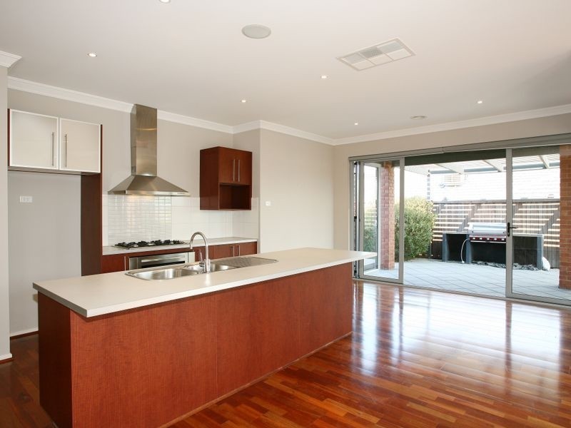 16 Fallingwater Drive, Pakenham VIC 3810