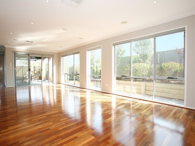 16 Fallingwater Drive, Pakenham VIC 3810