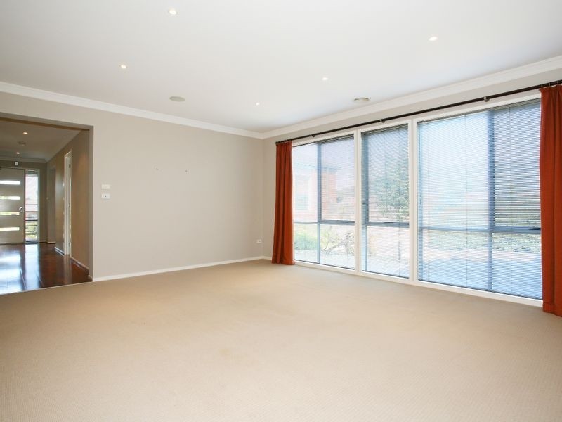 16 Fallingwater Drive, Pakenham VIC 3810