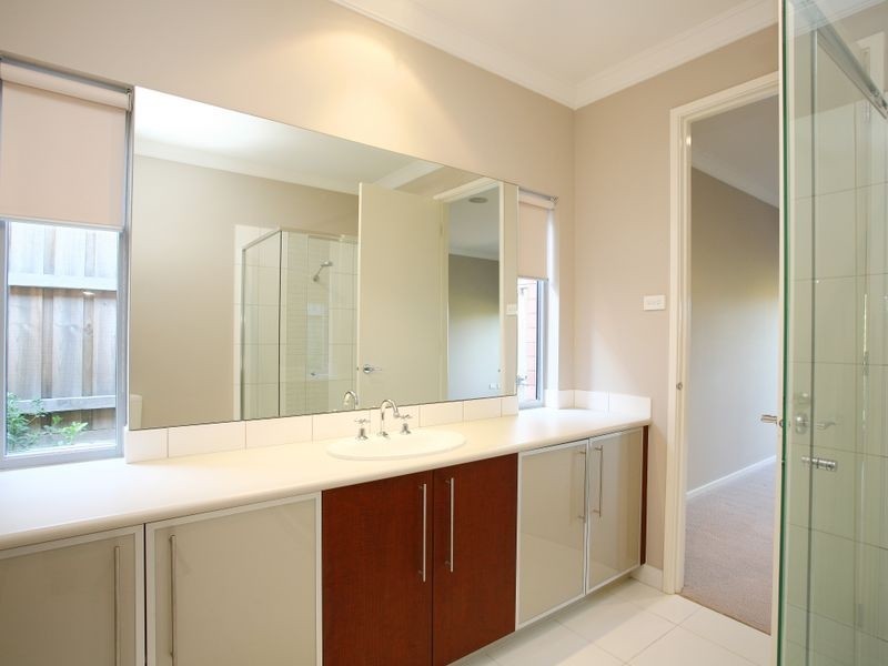 16 Fallingwater Drive, Pakenham VIC 3810