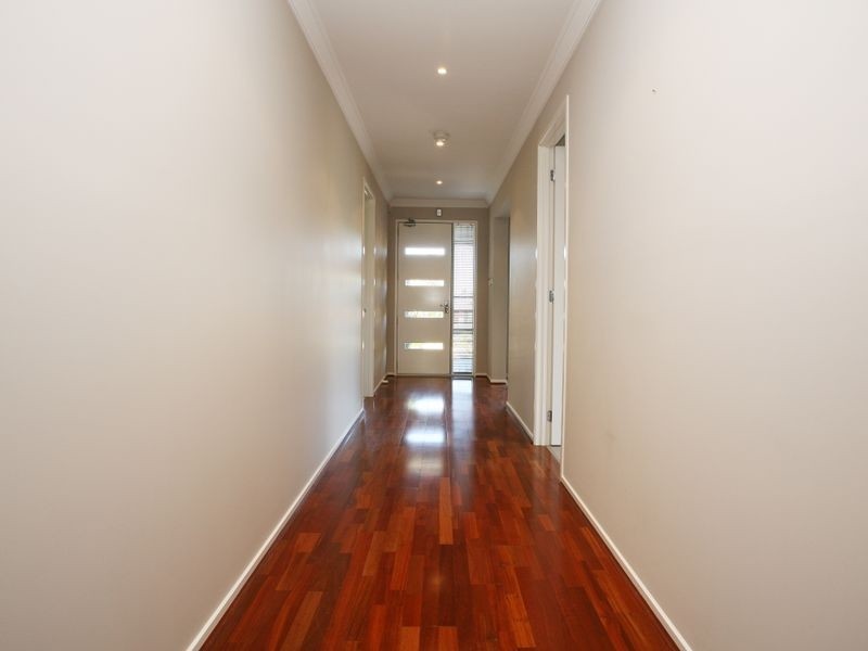 16 Fallingwater Drive, Pakenham VIC 3810