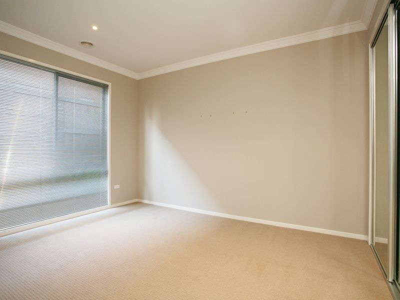 16 Fallingwater Drive, Pakenham VIC 3810