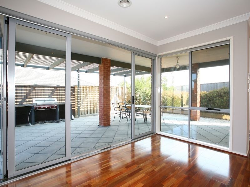 16 Fallingwater Drive, Pakenham VIC 3810