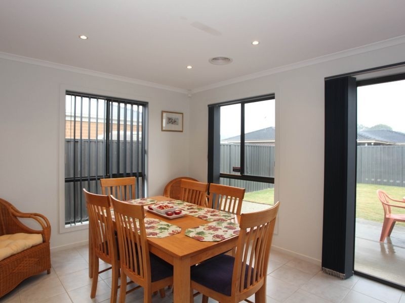 4 Chestnut Chase, Pakenham VIC 3810