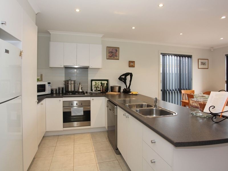 4 Chestnut Chase, Pakenham VIC 3810