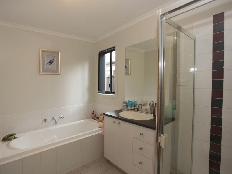 4 Chestnut Chase, Pakenham VIC 3810