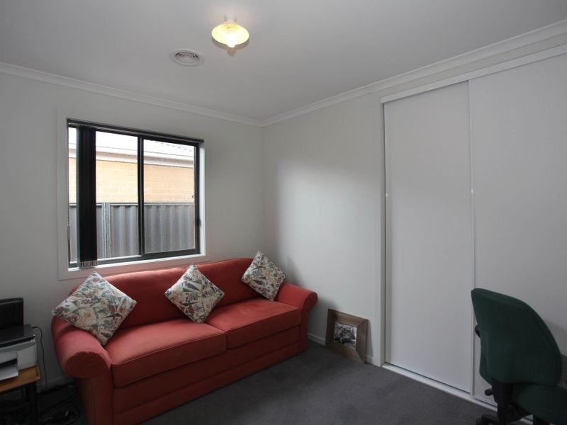 4 Chestnut Chase, Pakenham VIC 3810
