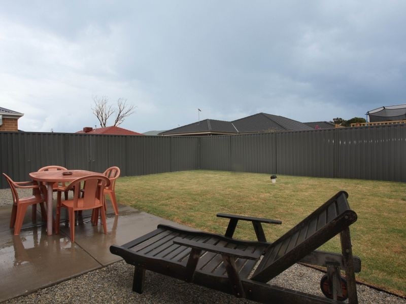 4 Chestnut Chase, Pakenham VIC 3810