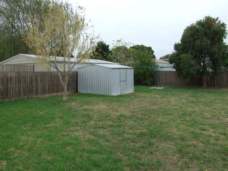37 Bluegrass Crescent, Pakenham VIC 3810