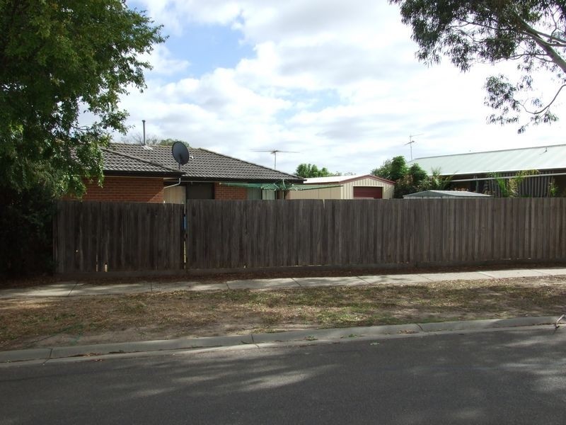 2 Broadbent Way, Pakenham VIC 3810