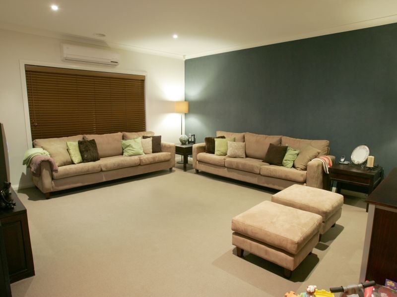 71 Livingstone Boulevard, Pakenham VIC 3810