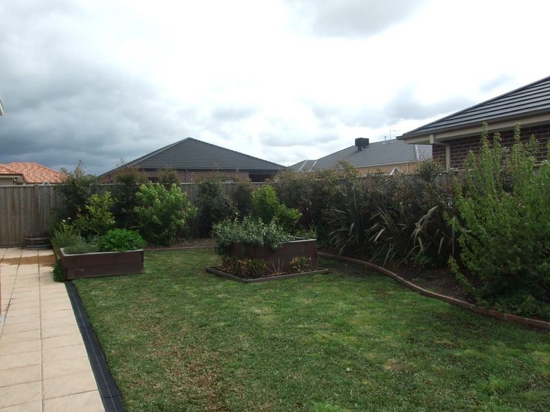 71 Livingstone Boulevard, Pakenham VIC 3810