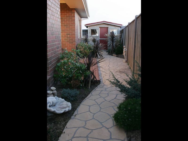 71 Livingstone Boulevard, Pakenham VIC 3810