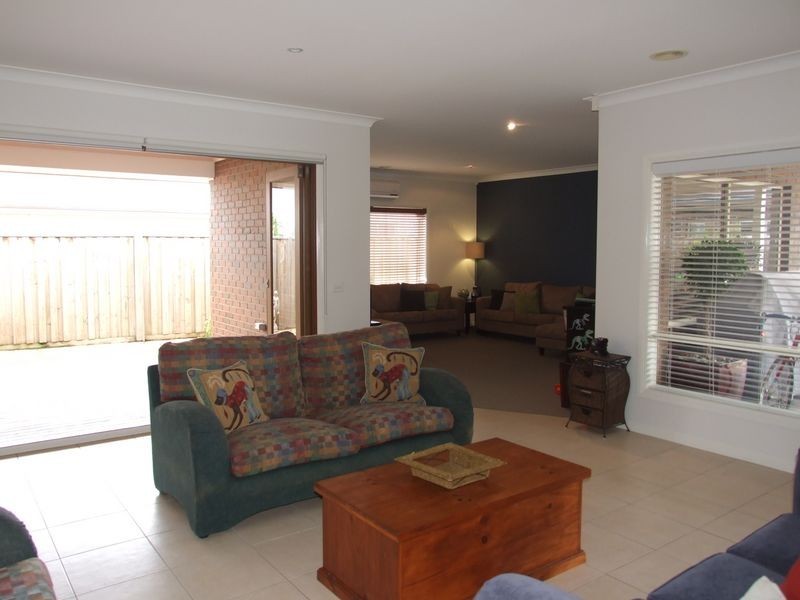 71 Livingstone Boulevard, Pakenham VIC 3810