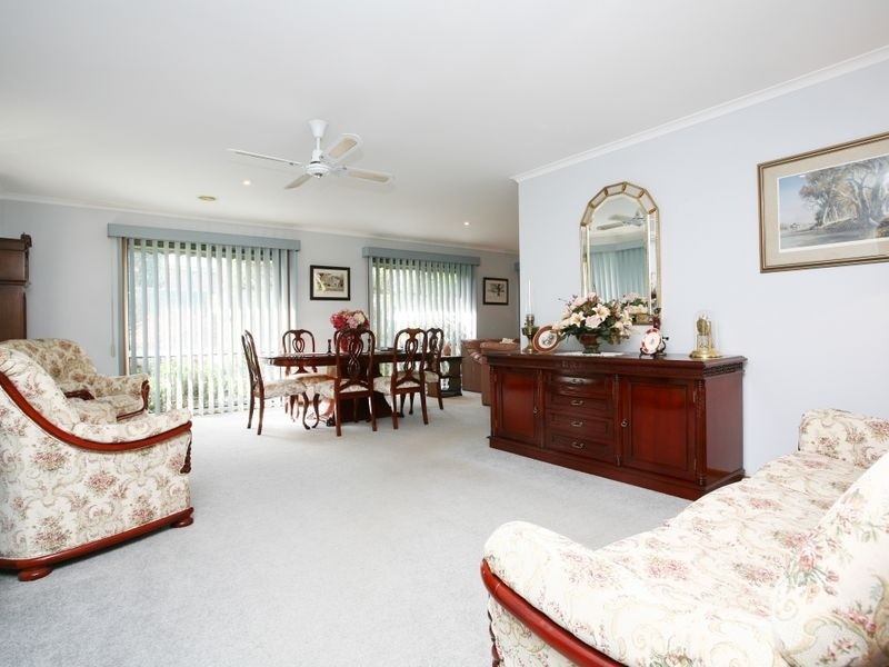 6 Kinross Court, Pakenham VIC 3810