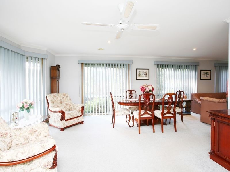 6 Kinross Court, Pakenham VIC 3810