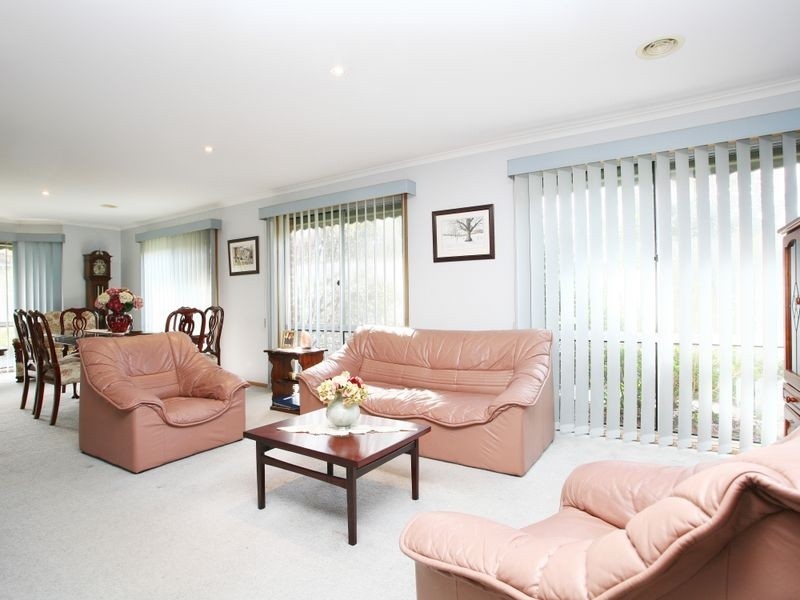 6 Kinross Court, Pakenham VIC 3810