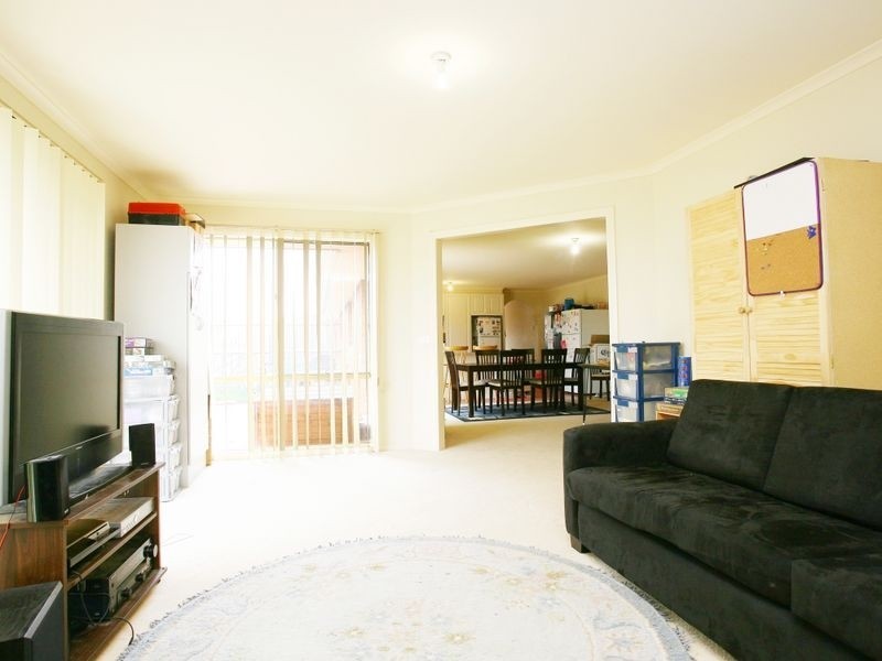 10 Gilmore Street, Pakenham VIC 3810