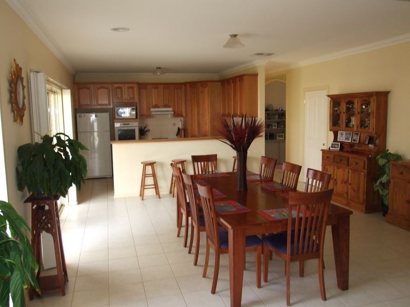 8 Hume Court, Pakenham VIC 3810