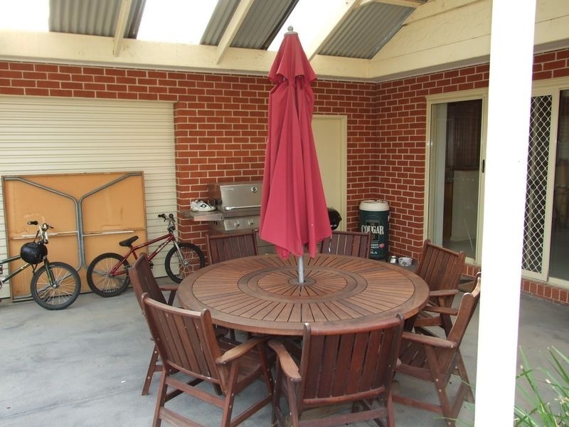 8 Hume Court, Pakenham VIC 3810