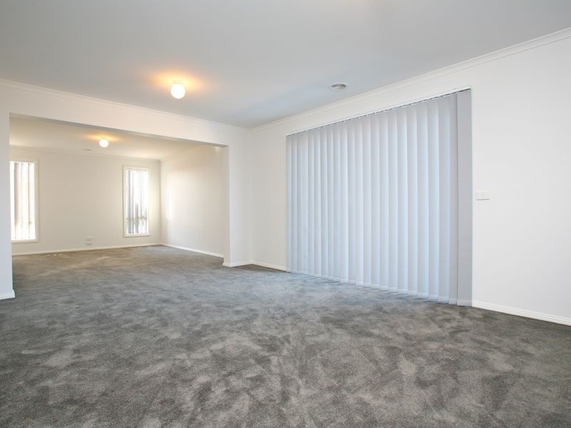 102 Webster Way, Pakenham VIC 3810