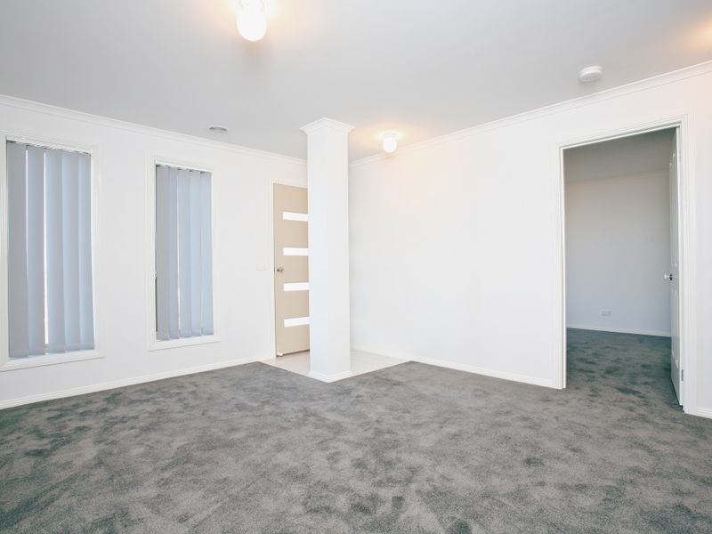 102 Webster Way, Pakenham VIC 3810