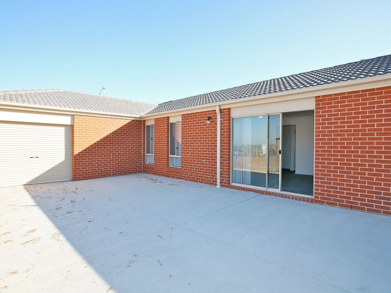102 Webster Way, Pakenham VIC 3810