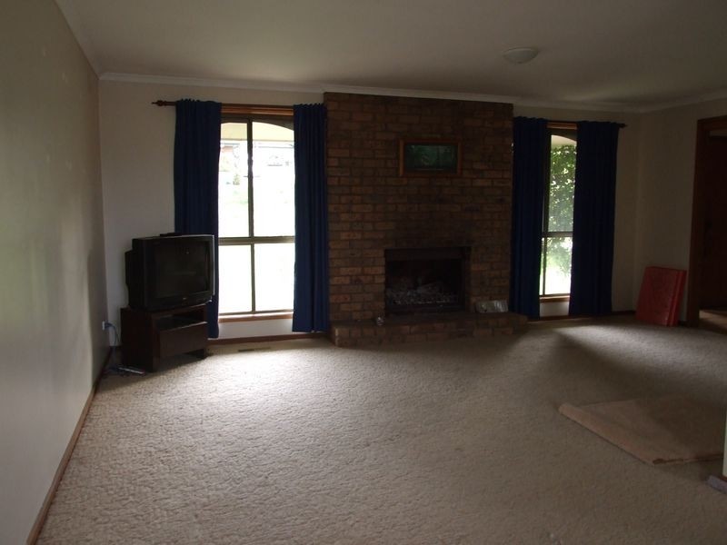 132 Ahern Road, Pakenham VIC 3810