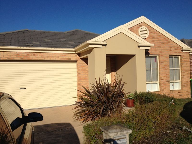 39 Scarlet Crescent, Pakenham VIC 3810