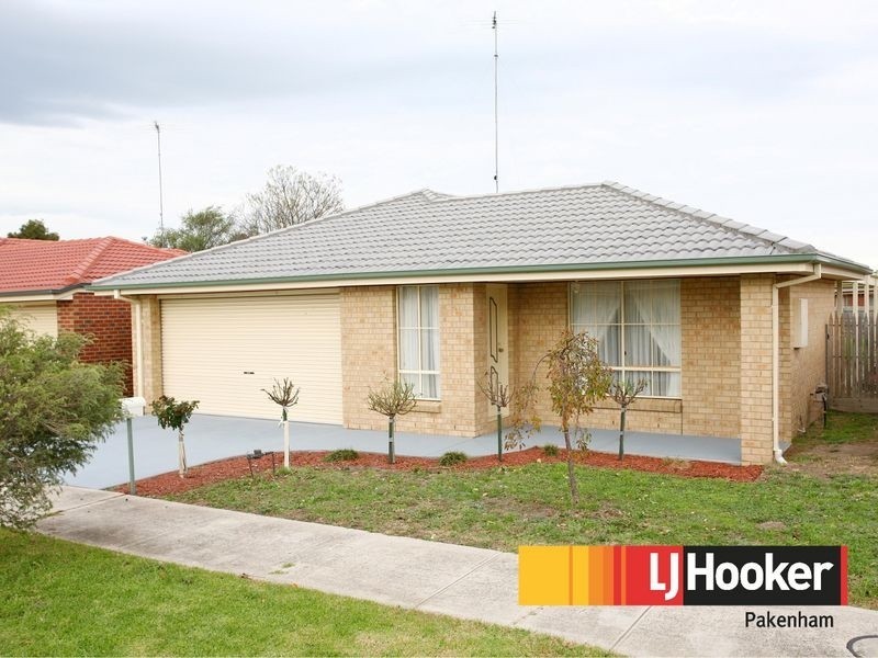 17 Osborn Grove, Pakenham VIC 3810